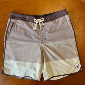 Vuori Mens Cruise Boardshort Smoke Wave Striped 30